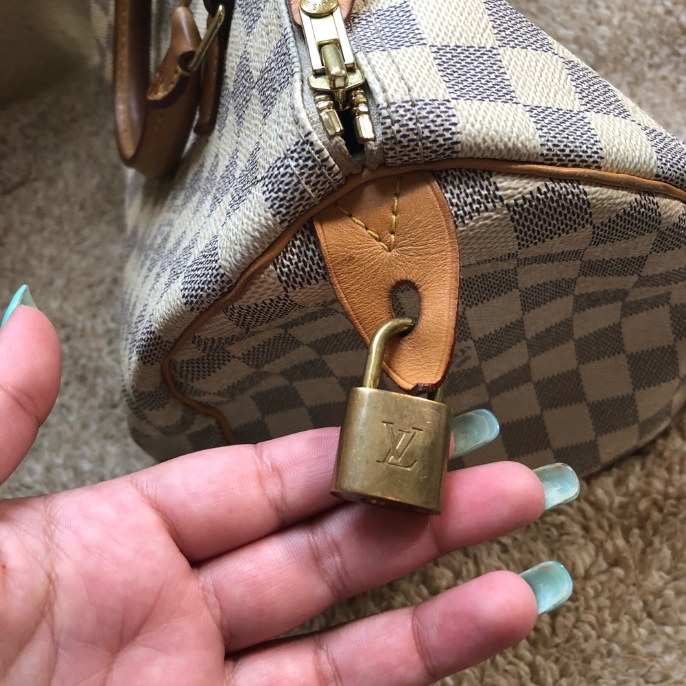 Louis Vuitton Purse - Picture 4 of 7